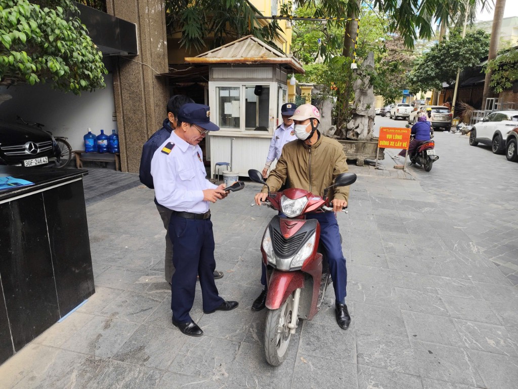 Bãi đỗ xe thông minh ban ngày - kiểm soát ra vào và xác thực